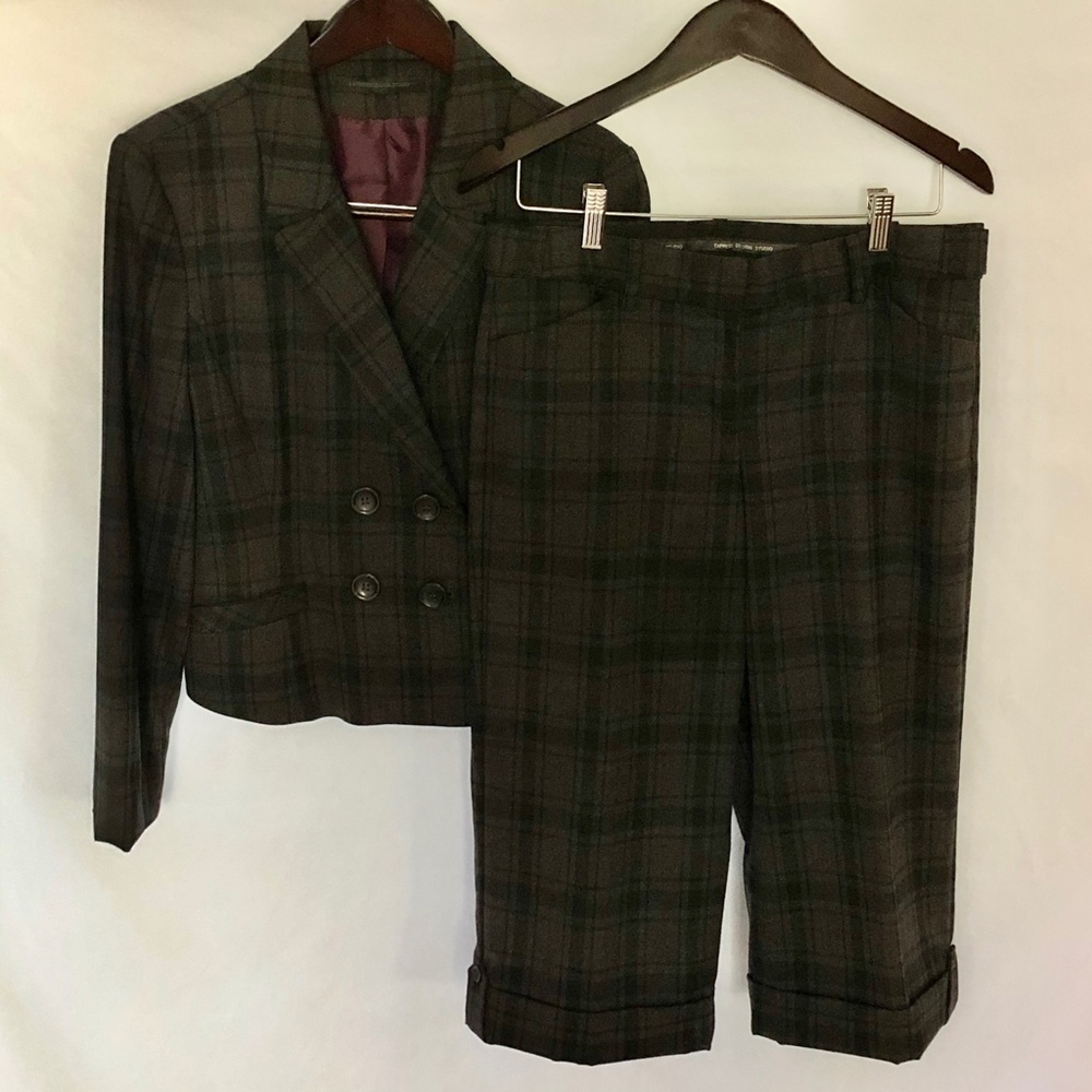 Express Pant Suit. Black/Gray Plaid Size 8